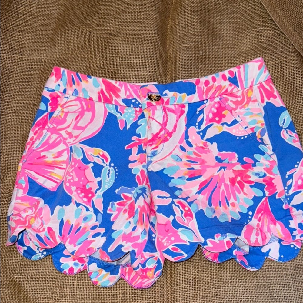 EUC Lilly Pulitzer Buttercup stretch shorts